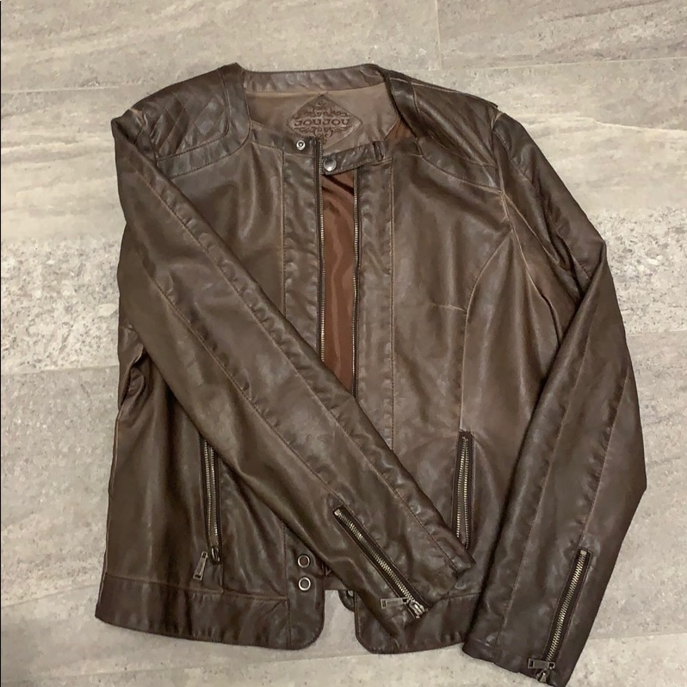 Super cute brown leather jacket